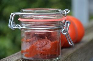 Tomatenpuree met basilicum