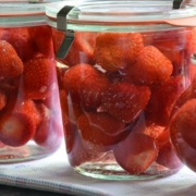 Aardbeien_klaar_voor_in_de_inmaakketel