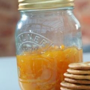 Abrikozenjam_in_weckpot_met_schroefdeksel